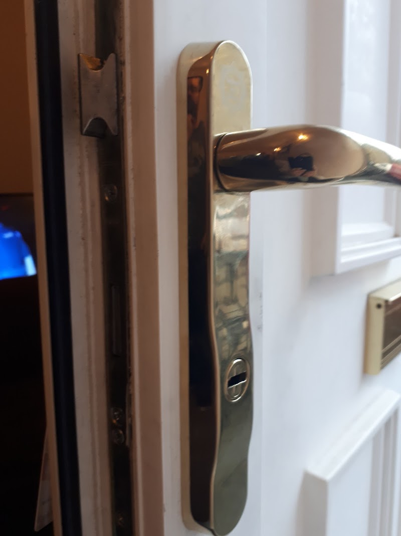 FAST RESPONSE LOCKSMITHS photo 2