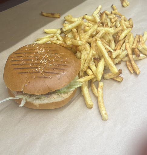 Photo 5 - HOLLYWOOD BURGERS & PIZZA