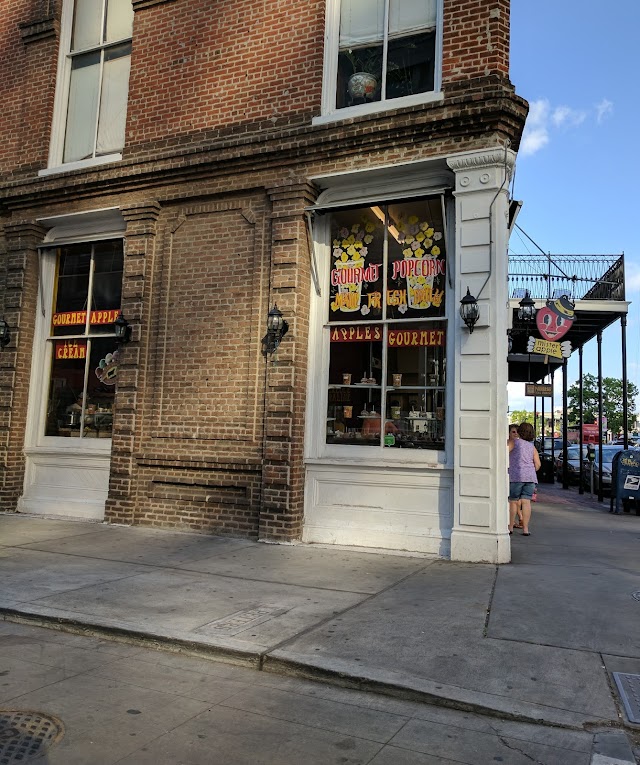 Mister Apple Candy Store