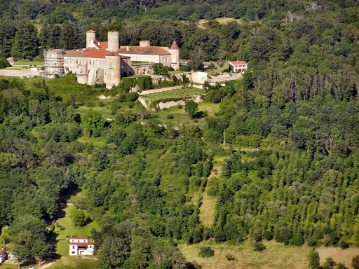 Chateau De Ravel Ravel Destimap Destinations On Map