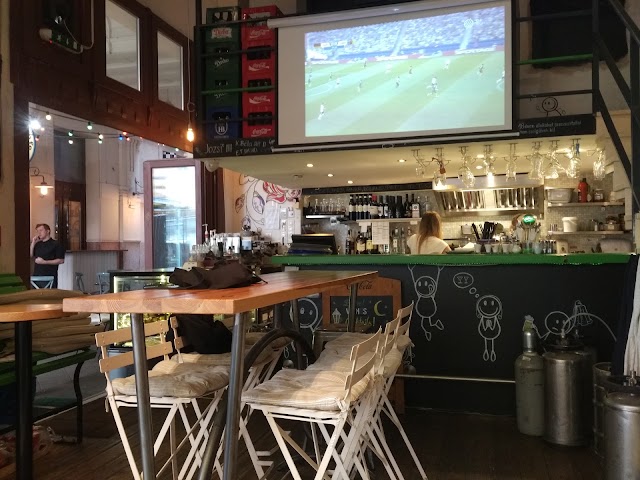 Bench Café