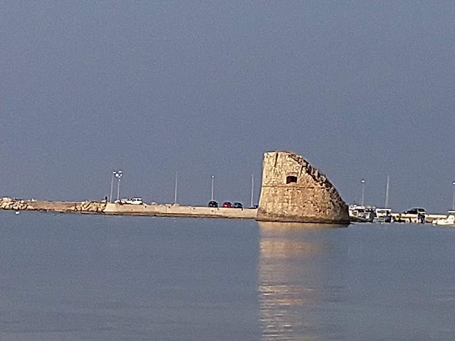 Spiaggia Torre Pali Poco Affollata Sempre