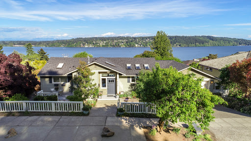 Alexandra Davis Real Estate Agent