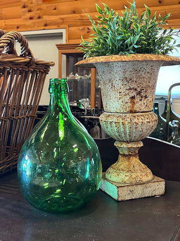 Lockeford Antiques by null