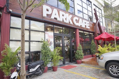 Photos of Park Caf&eacute; Trasak Paem