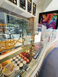 Photo n°30 de Boulangerie des 3 fontaines centre commercial les 3 Fontaines Gare Cergy Préfecture à Cergy (Sandwicherie)