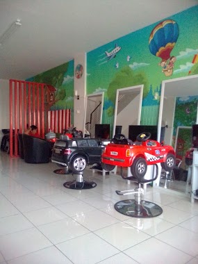 Ratu Salon, Keanu Cuts, Author: Nining Martoredjo