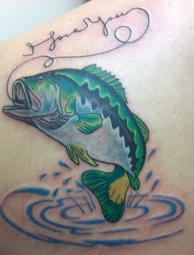 SHARK ATTACK TATTOO - Visual