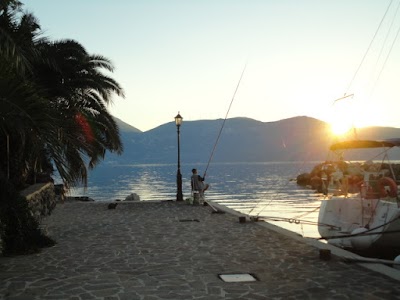 Photos of &Tau;&omicron; &Beta;&alpha;&theta;&upsilon;