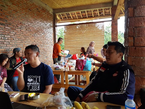 Warung Kebon Koneng  Omah Mas Mbarep  Sentul, Author: Joe Waspodo