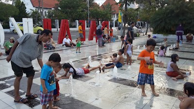 Photos of Air Mancur Balai Kota Surabaya