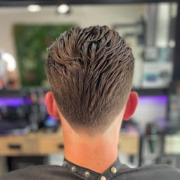 Photo n°1 de Les Reflets d'Alex à Marsillargues (Salon de coiffure)