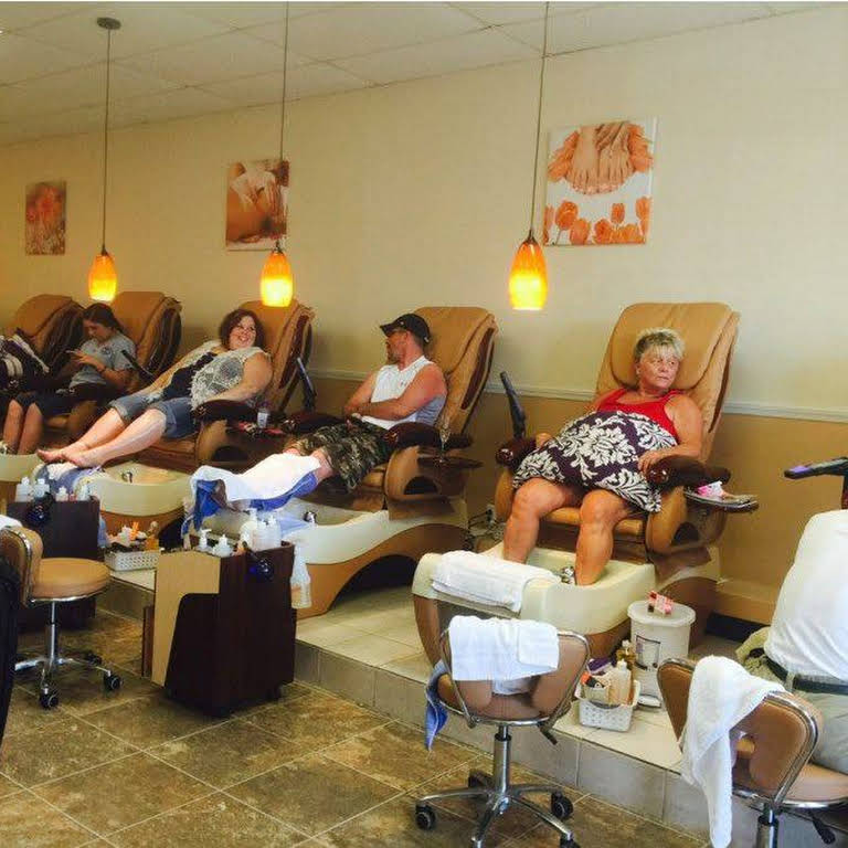 Lena Nails & Spa Beauty Salon in Altoona