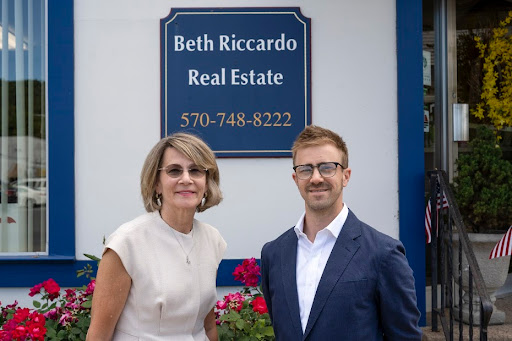 Beth Riccardo Real Estate Gallery - United States