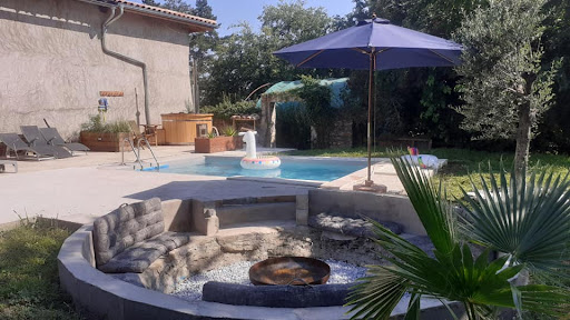 Photo de Domaine de Cozance : Chambres d'Hotes et gite insolite - Espace Nordique Zen Détente - Piscine - Mini ferme pédagogique à Anjou (38150)