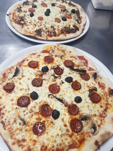 Photo 2 - Pizza Roma