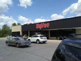 Hy-Vee Grocery Store