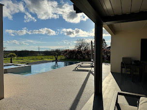 Photo n°11 de Ycône Piscines à Champagne-au-Mont-d'Or (Société de construction de piscine)