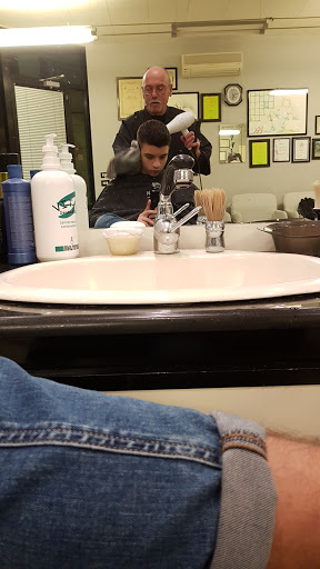 Antonio - Hair Stylist for men - Thumbnail