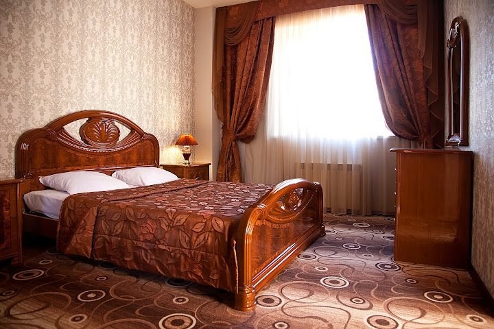 Utomlennyye Solntsem by null