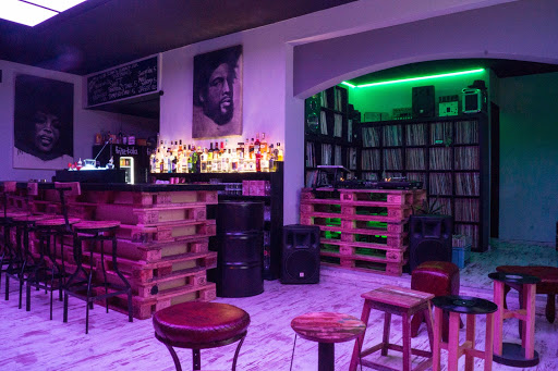 Der Plattenladen (Bar) - Longdrinks & Longplayer