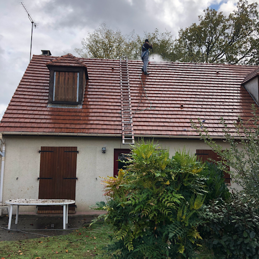 Jaky Lesage artisan couvreur toiture nettoyage Saint-Fargeau-Ponthierry - Thumbnail