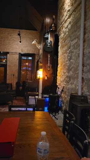 Saloon 37 - Visual