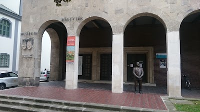 Photos of V&ouml;r&ouml;smarty Mih&aacute;ly K&ouml;nyvt&aacute;r