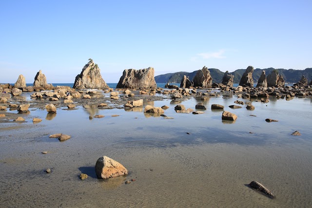 Hashiguiiwa Rocks 橋杭岩