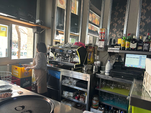 Apple Bar Cafeteria