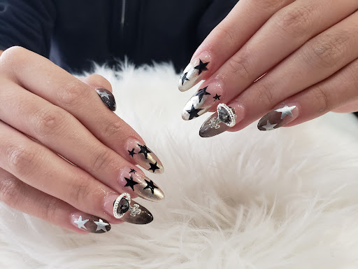 La Manucure Organic Nails and Spa