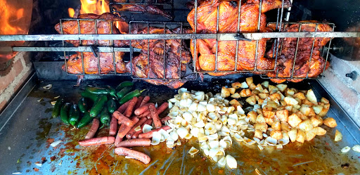 POLLOS Y COSTILLA "LA PARRILLADA" Logo