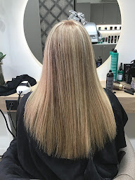 Photo n°11 de Cindy Lombard Coiffure à Saint-Cyr-sur-Mer (Salon de coiffure)