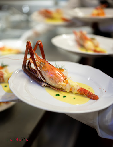 La Piazza Waterfront Restaurant - Thumbnail