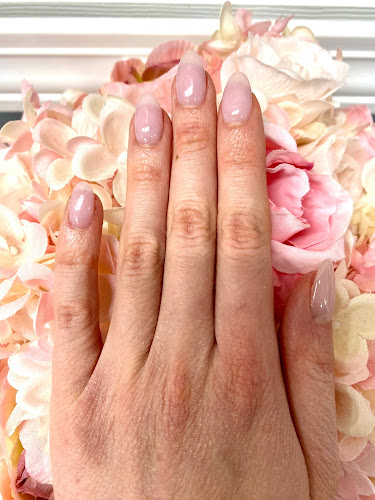 Raini Nails And Spa interior view