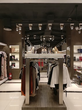 Fashion Outlet, Author: Ali Jallal