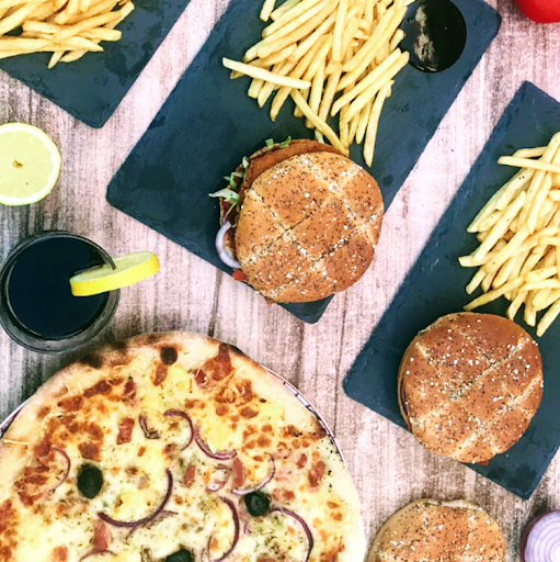 Photo 2 - PIZZ BURG