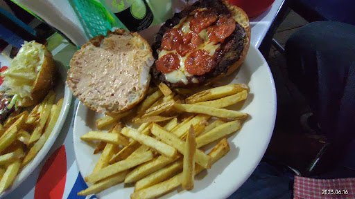 Las Guacamayas La Casa de la Hamburguesa - Thumbnail
