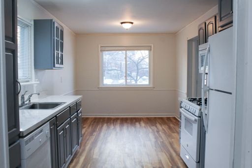 855 Manager - Property Management & Realty - Thumbnail