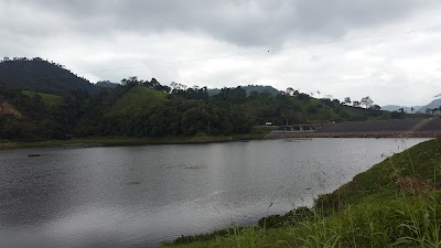 Photos of Presa Poza Honda