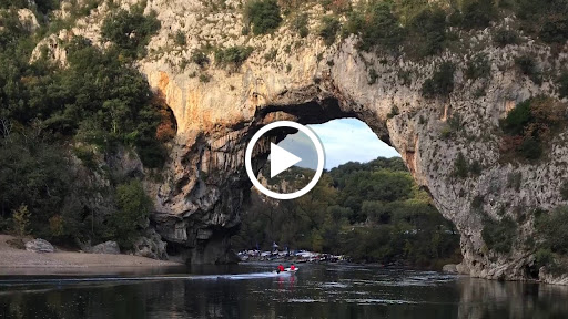 Photo de Roulottes et Cabanes de Saint Cerice / gite, HEBERGEMENT, cabane INSOLITE, SPA privatif et SAUNA en ARDECHE à Vogüé (07200)
