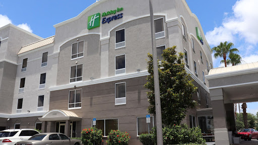 Holiday Inn Express & Suites Clearwater/US 19 N, an IHG Hotel