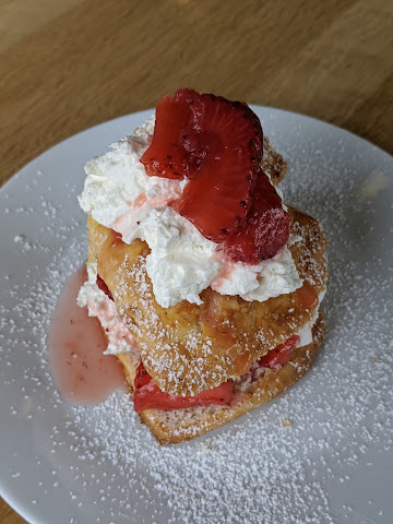 Communitē Table by null