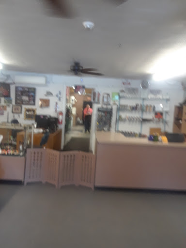 Tulare Shoe Repair Gallery - United States