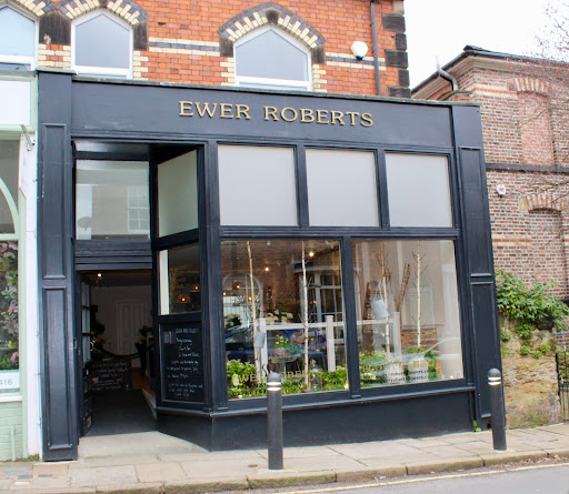 Ewer-Roberts Flowers Logo