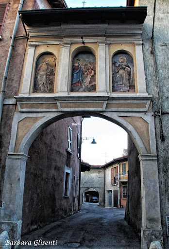 Edicola trifora di via Medici