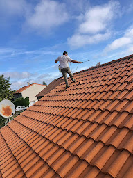 Photo n°7 de Sabas & Fils - Peinture, Couverture et Jardin à Angoulême (Service d'élagage)