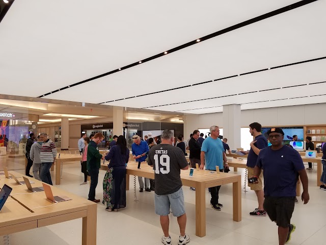 Apple The Fashion Mall at Keystone