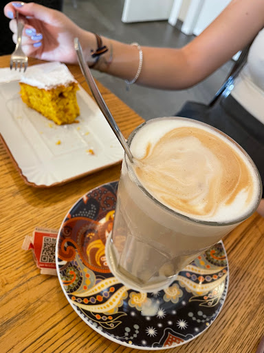 Tout Court Café - Thumbnail