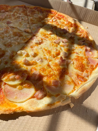 Melva's Pizza - Visual